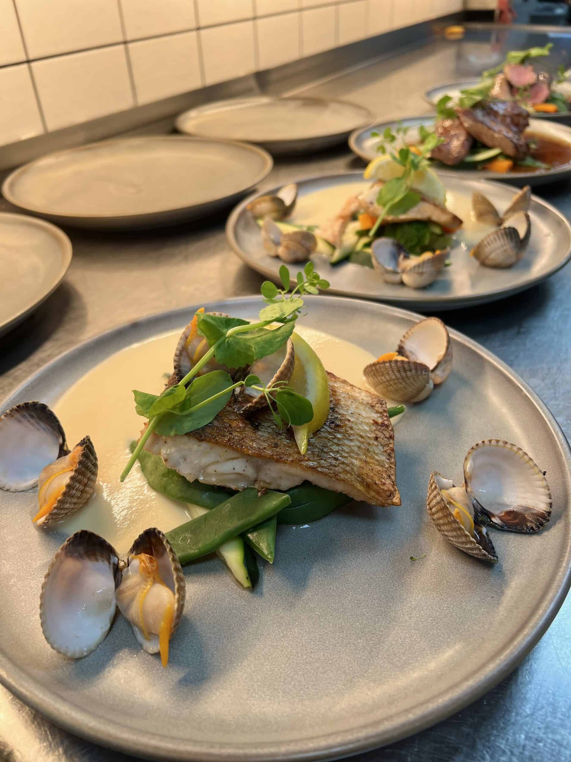 Zalm en Schelpdieren gemaakt door restaurant Flaman op Terschelling